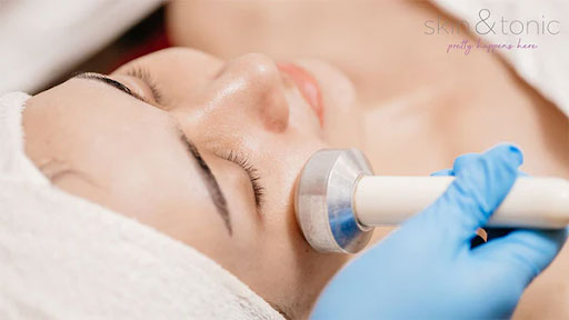  A client receives a collagen facial at skin&tonic, using advanced techniques to hydrate, plump, and firm the skin for a smoother, youthful-looking glow.